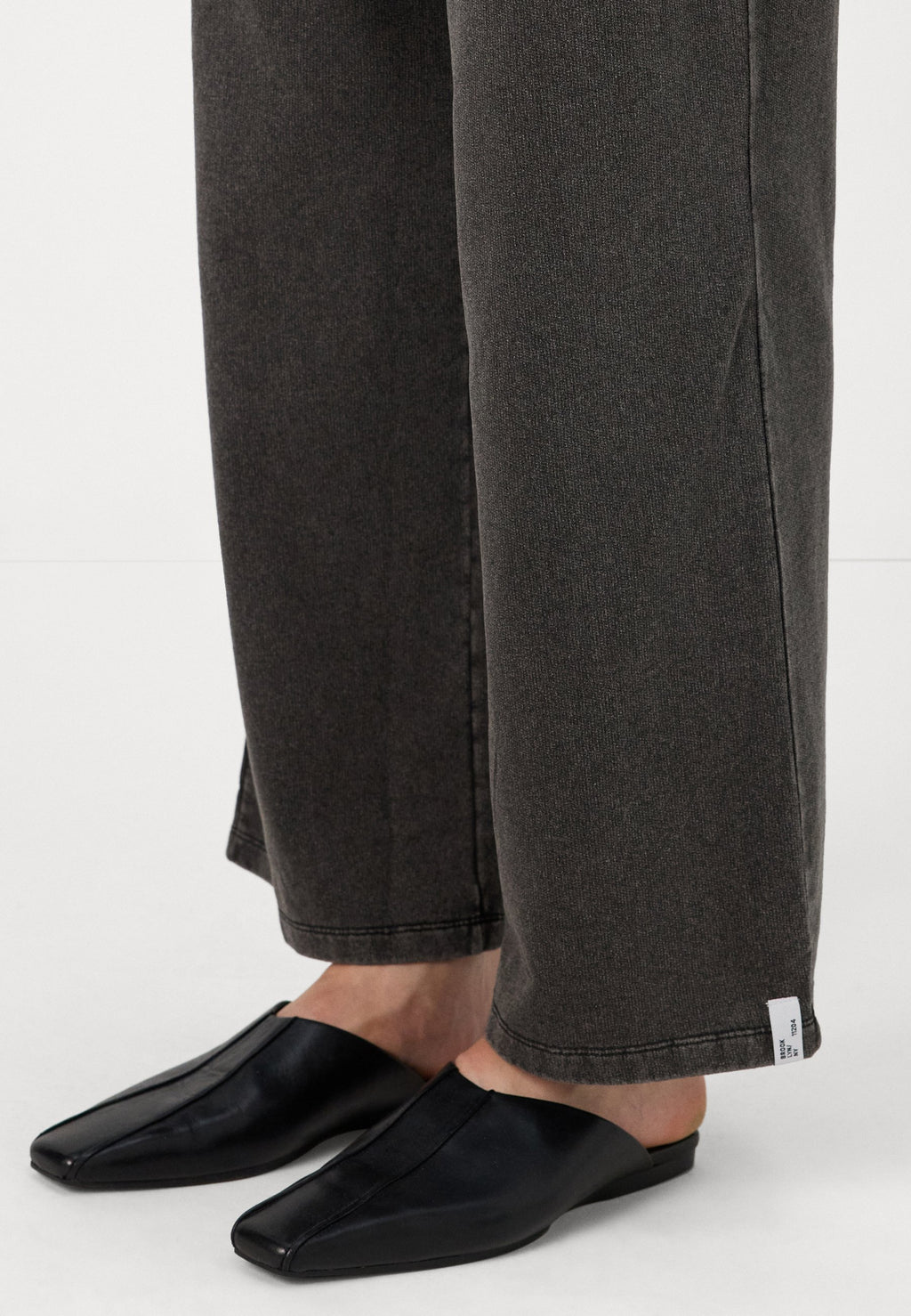 ONLNELLY PANT Media 6