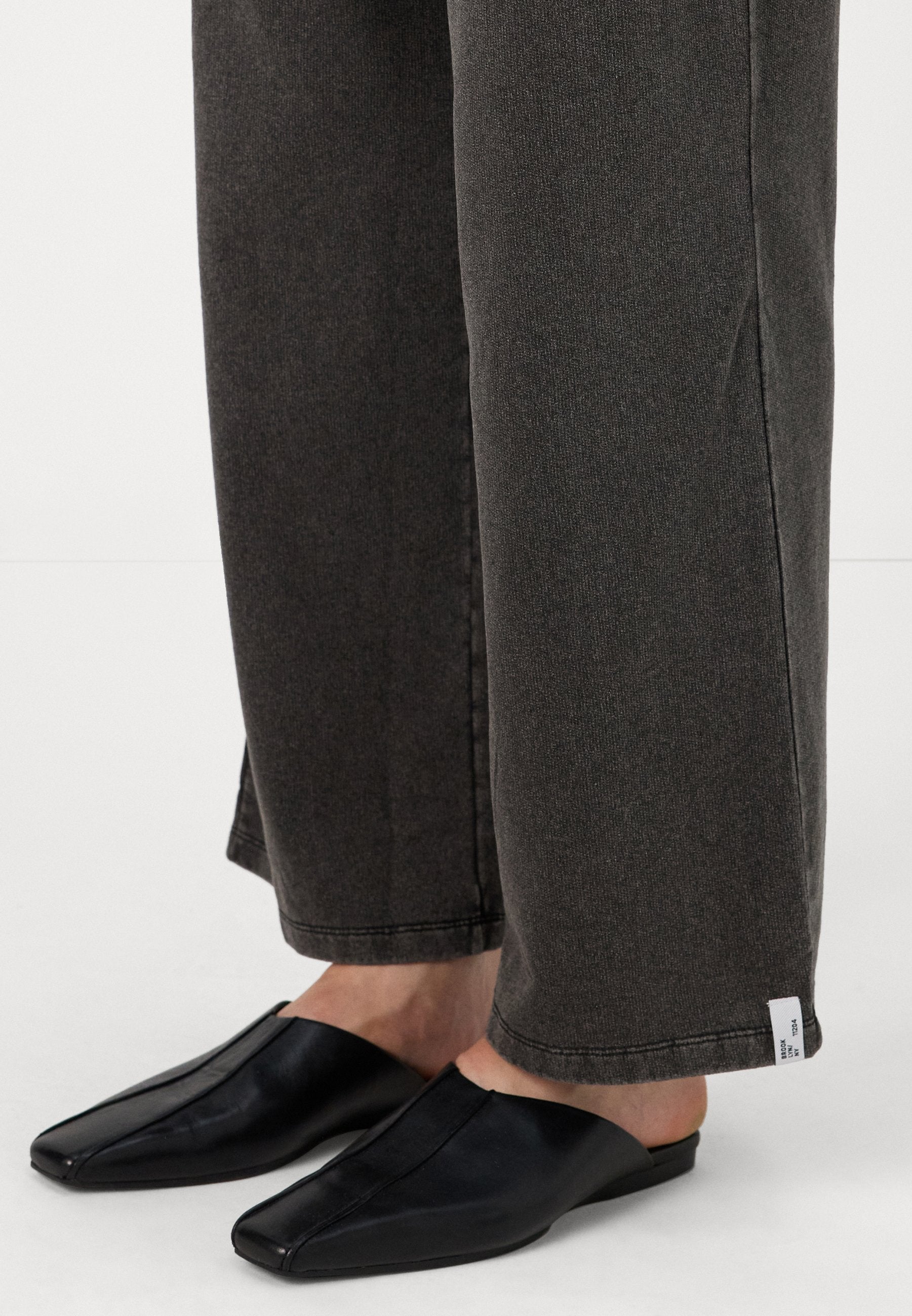 ONLNELLY PANT Media 6