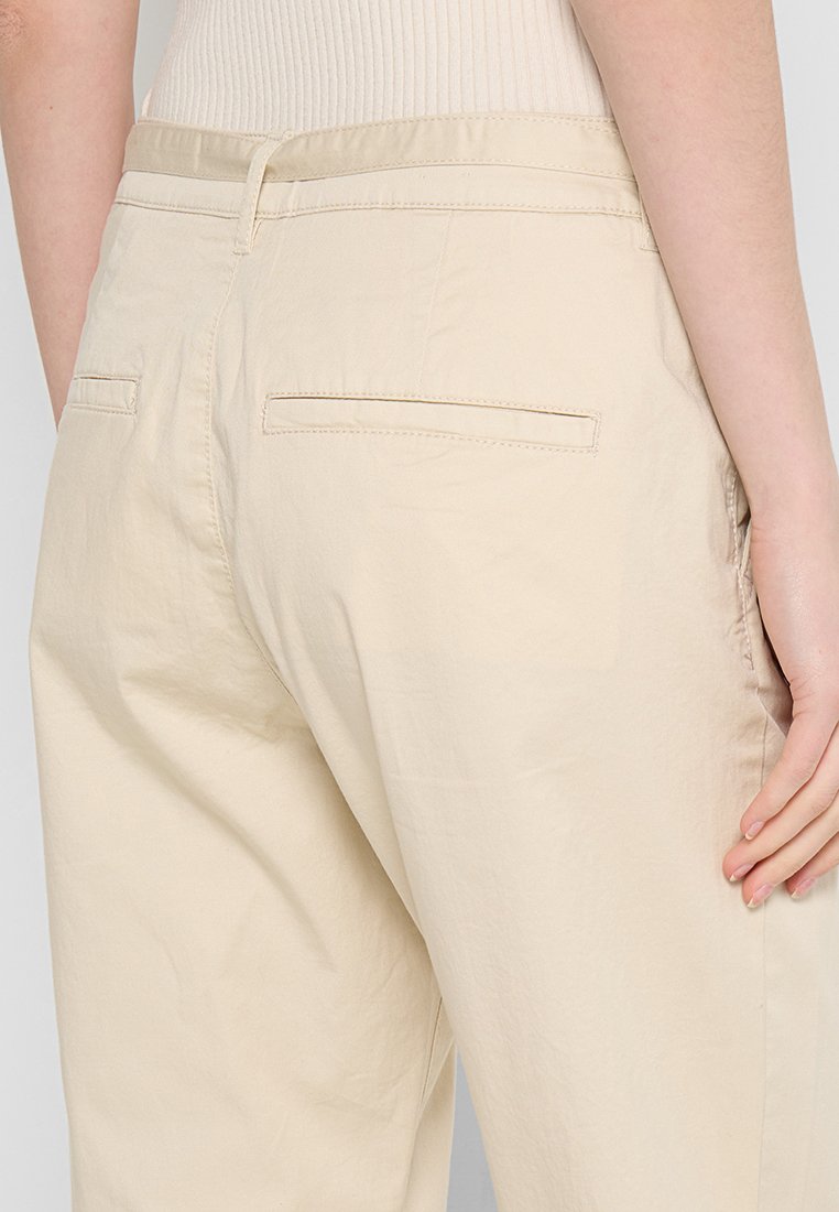 s.Oliver Chino Media 5