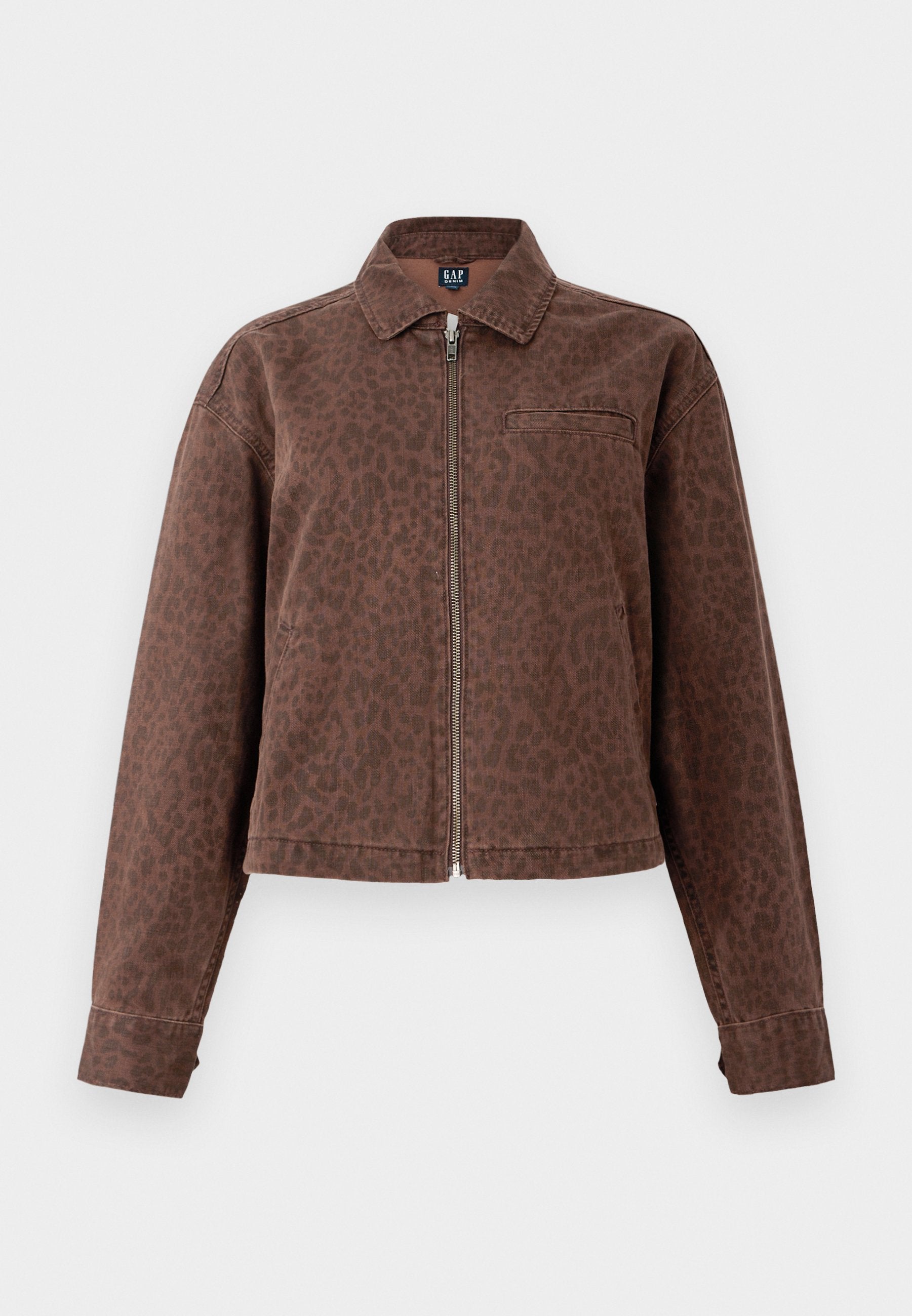 Braune Jacke im Leopardenprint mit Kragen, Reißverschluss und einer Brusttasche. Hergestellt aus weichem, strukturiertem Material mit langen Ärmeln.