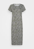 Maxikleid mit floralem Muster und kurzen Ärmeln, Hintergrund in grün mit weißen Blätterdesigns. Hergestellt aus leichtem, atmungsaktivem Stoff.