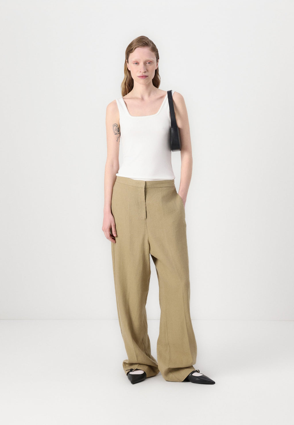 TAILORED STRAIGHT PANT Media 2