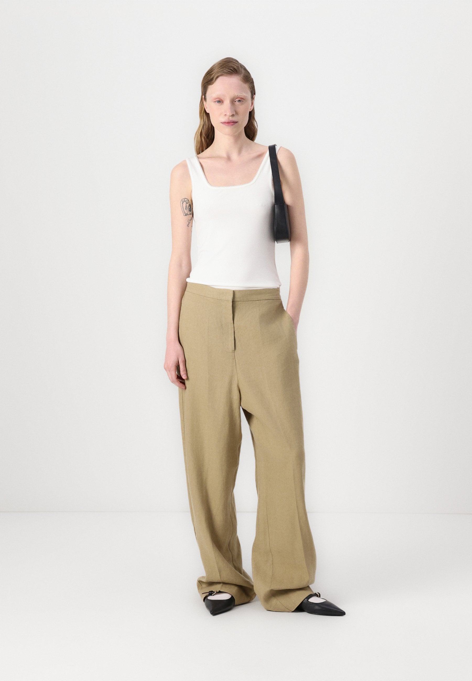 TAILORED STRAIGHT PANT Media 2