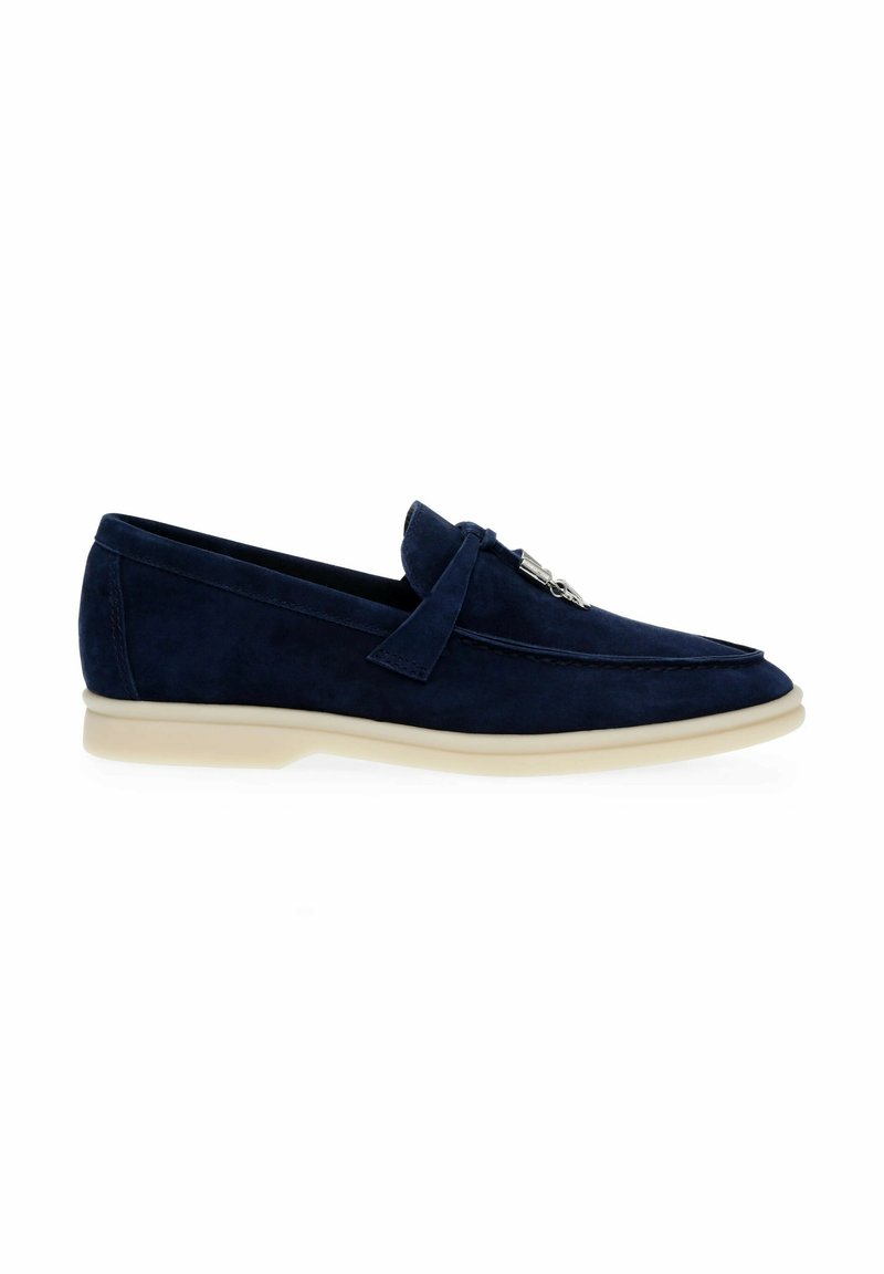 Steve Madden Slipper Media 1