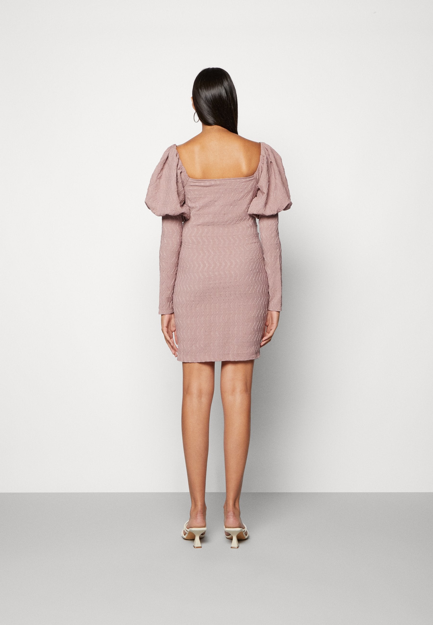 NA-KD DETAIL MINI DRESS