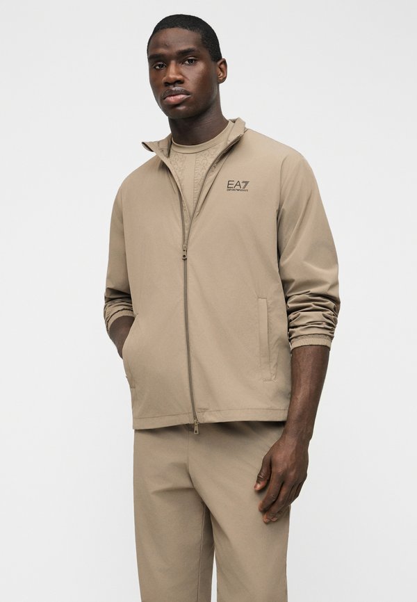 EA7 Emporio Armani TRAIN CORE SUIT SET