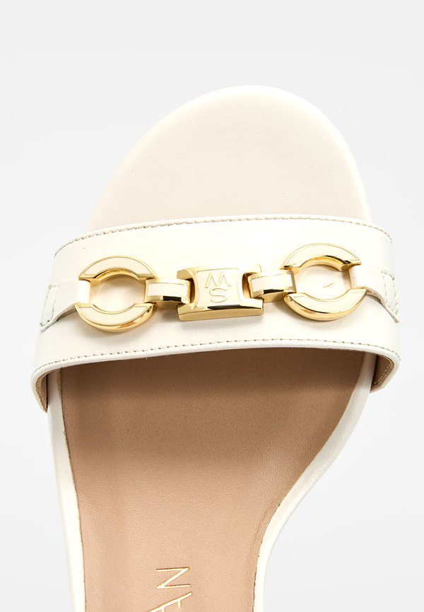 Stuart Weitzman
