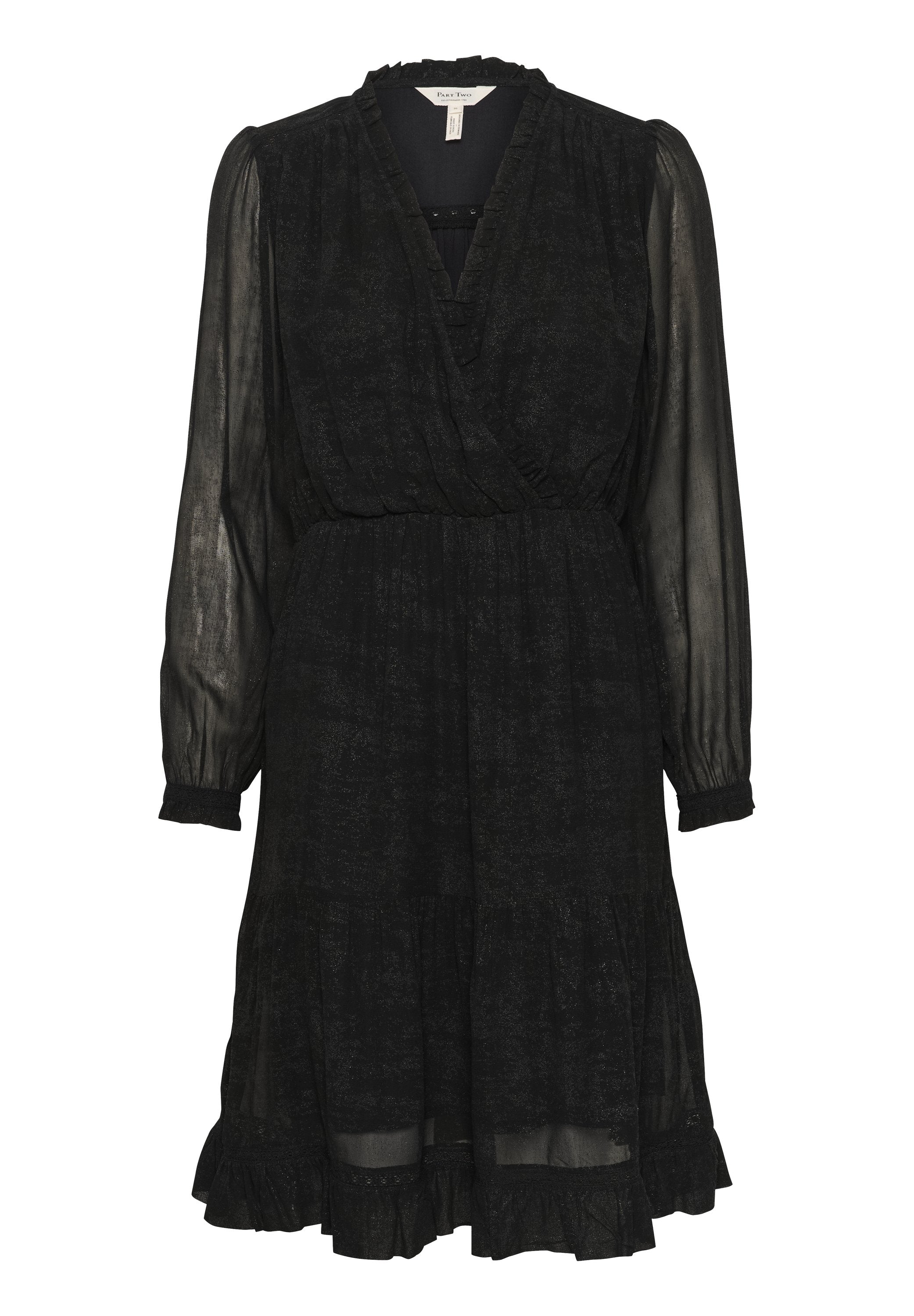 Schwarzes Kleid mit Wickeldesign, langen transparenten Ärmeln und einem gerafften Saum. Aus leichtem Stoff mit subtiler Textur gefertigt.