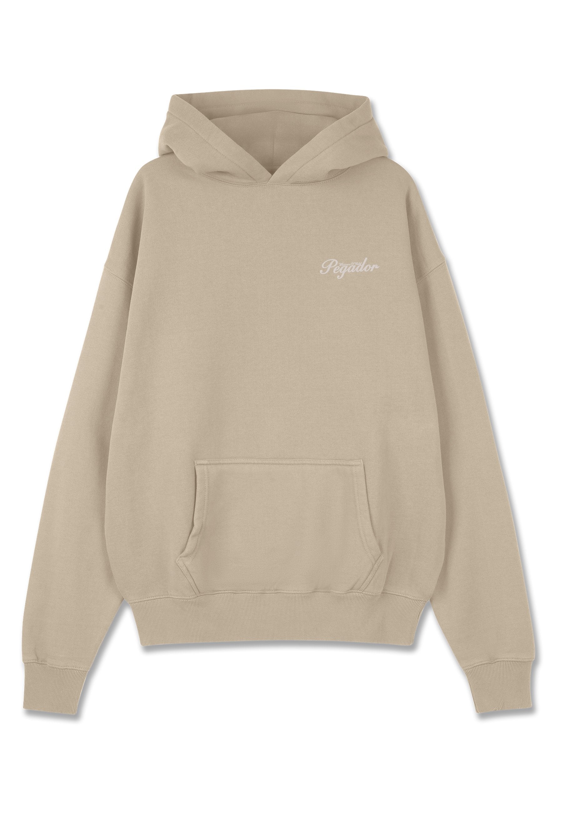 Beiger Kapuzenpullover aus Baumwolle, mit einer Fronttasche, gerippten Bündchen und einem kleinen weißen Logo auf der Brust.