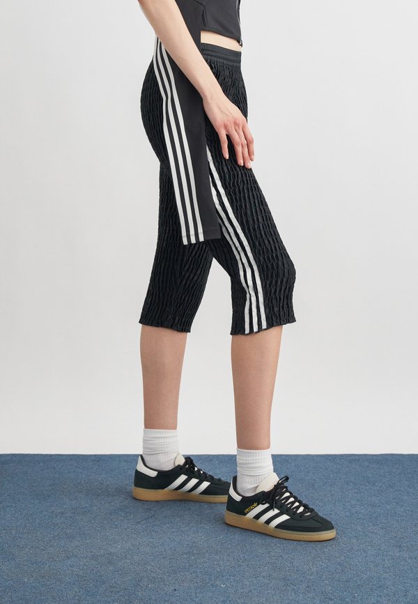 adidas Originals CAPRI - Tracksuit bottoms - black
