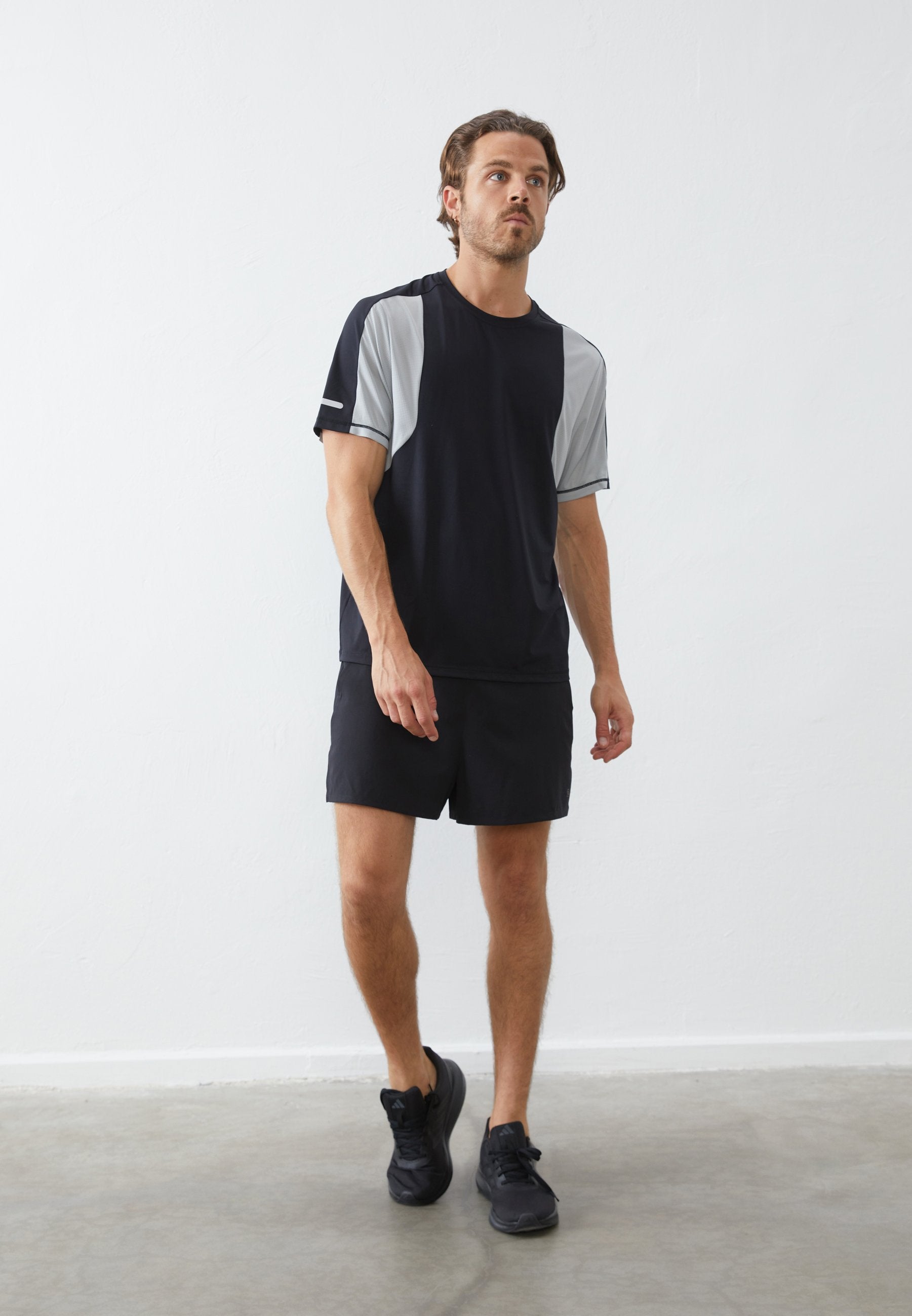 Pier One Sport QUICK DRY SHORT SLEEVE T-SHIRT WITH REFLECTIVE STRIP