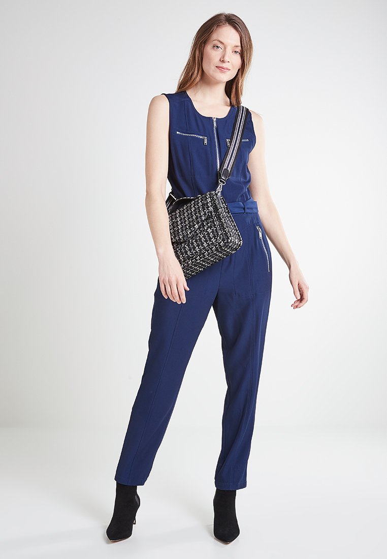 DKNY