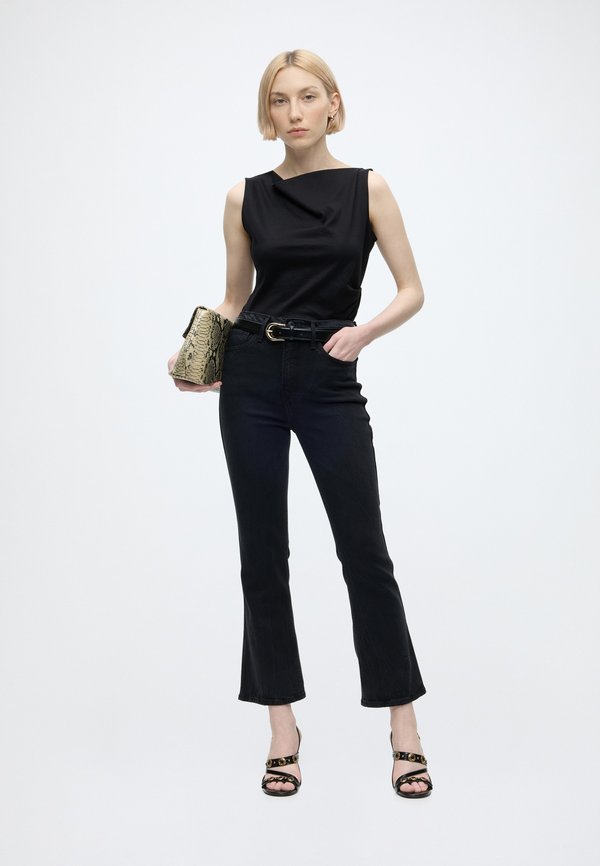 Good American SOFT TECH GOOD STANDARD KICK FLARE JEANS