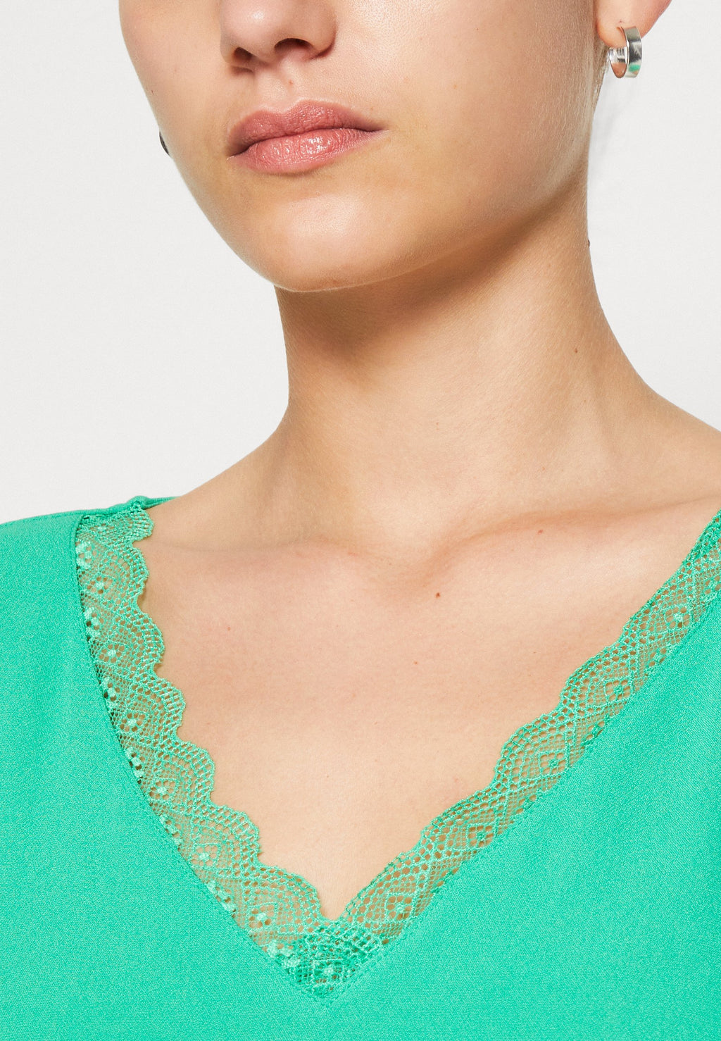 ONLY ONLJASMINA V NECK