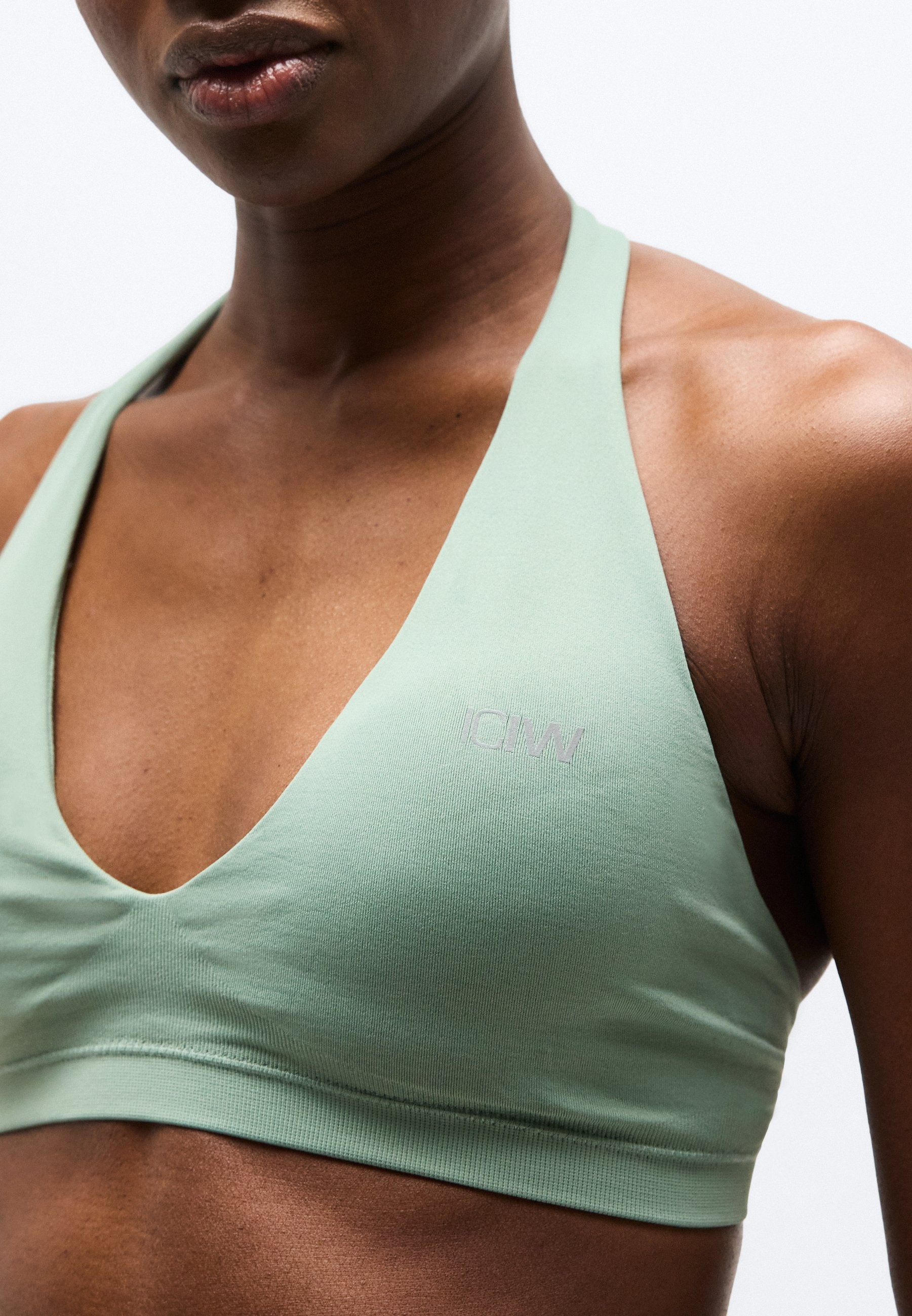 ICANIWILL DEFINE SEAMLESS HALTER SPORTS BRA