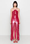 Enganliegendes rosa Paillettenkleid mit einem Schlüssel-Ausschnitt, gerafftem Ausschnitt und vorderem Schlitz. Dünne Träger und eine bodenlange Silhouette.