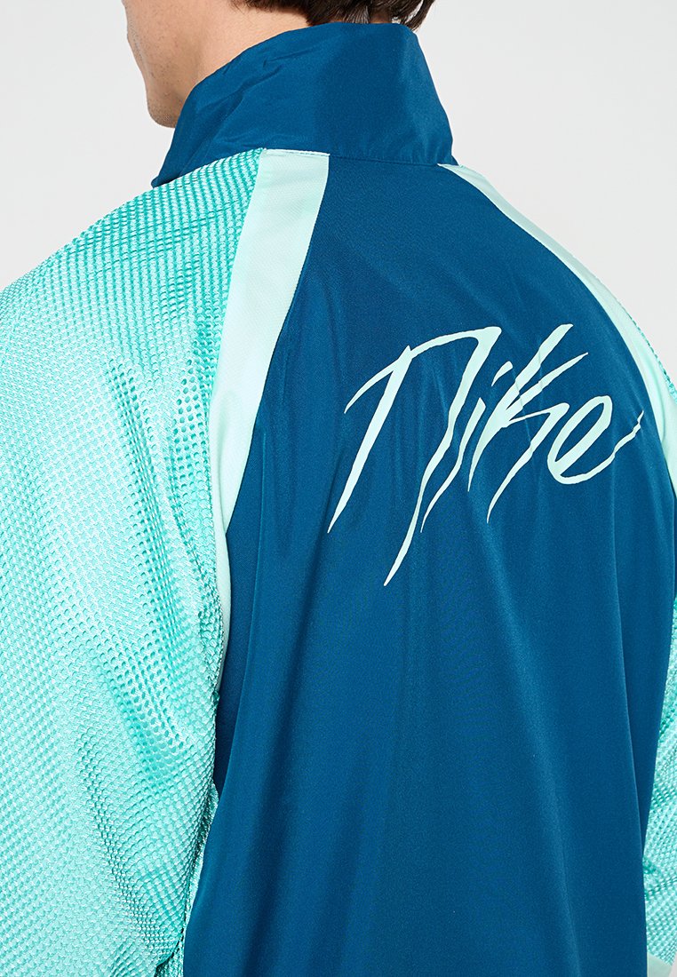 Nike Performance
