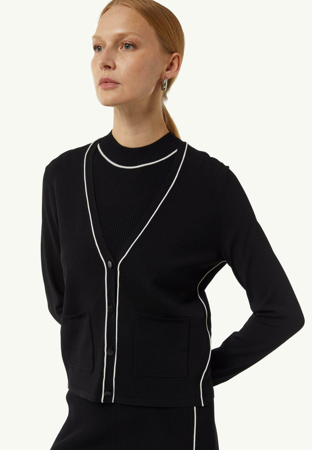 comma Strickjacke Media 4
