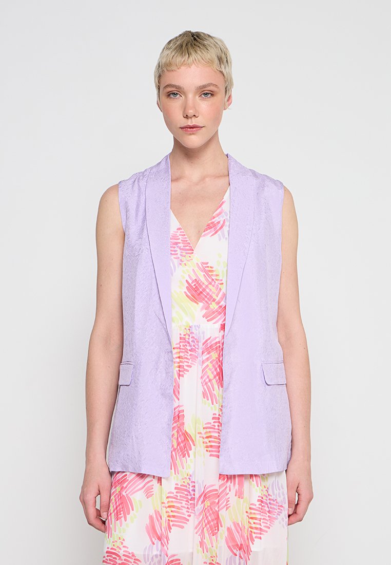 Armani Exchange Weste Media 1