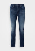 Dunkelblaue Jeans aus Denim mit geradem Bein, leichter Ausbleichung, fünf Taschen und einem Knopfverschluss am Bund. Glatte Textur.