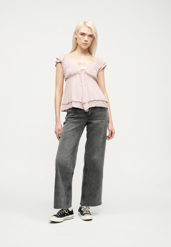 Hollister Co. ELYSIAN BACK BUCKLE BAGGY