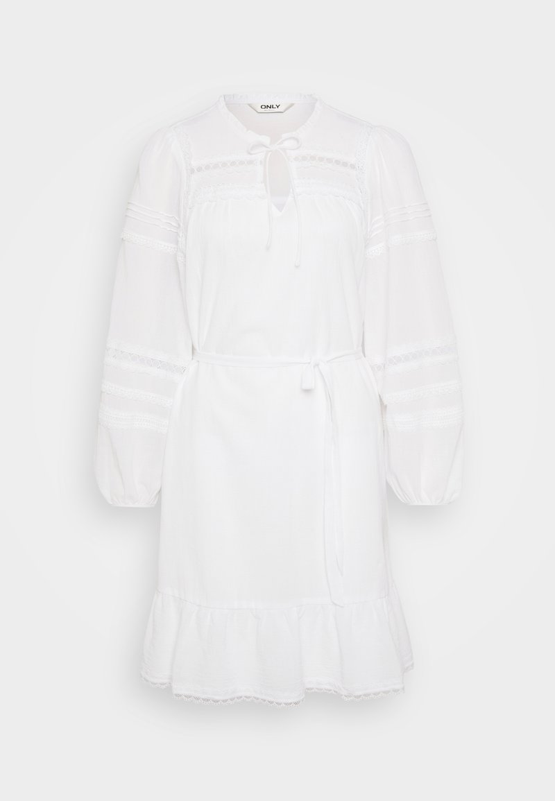 Weißes Kleid mit langen Puffärmeln, Kordelzug am Hals und gerafftem Saum. Mit Spitzenakzenten und einer taillierten Taille für anpassbare Stilvariationen.
