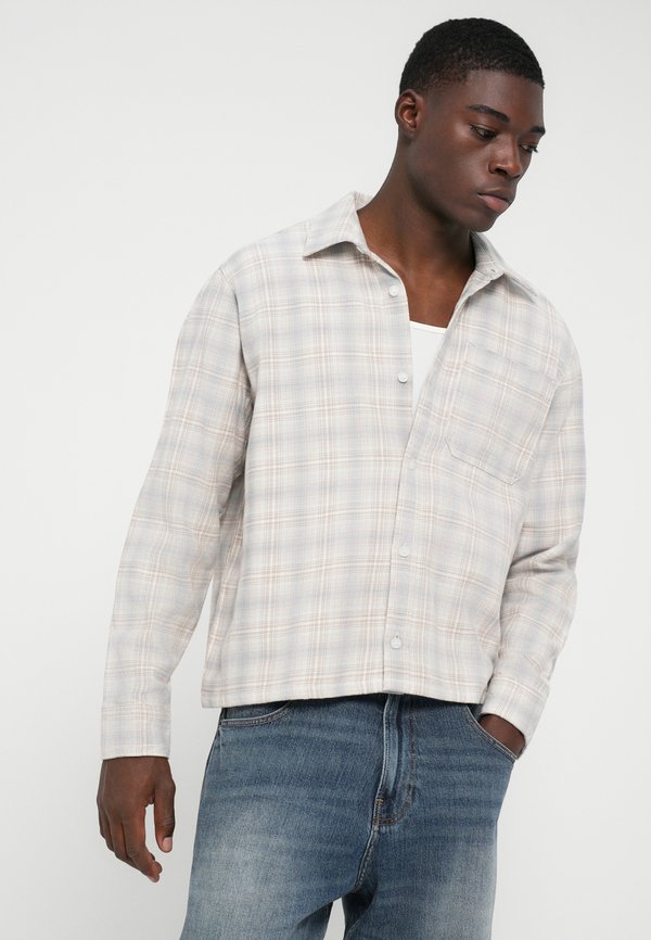 Hollister Co. SKATER CHASE