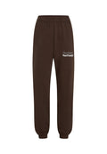 Dunkelbraune Sweatpants mit elastischem Bund und Bündchen, mit weißem Text "The Future Surf Society" auf dem oberen linken Oberschenkel.