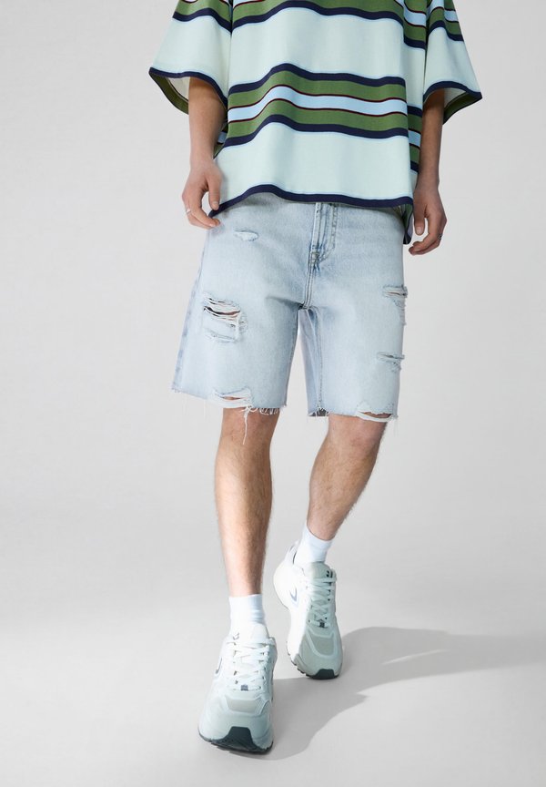 Bershka DESTROYS - Denim shorts - light blue