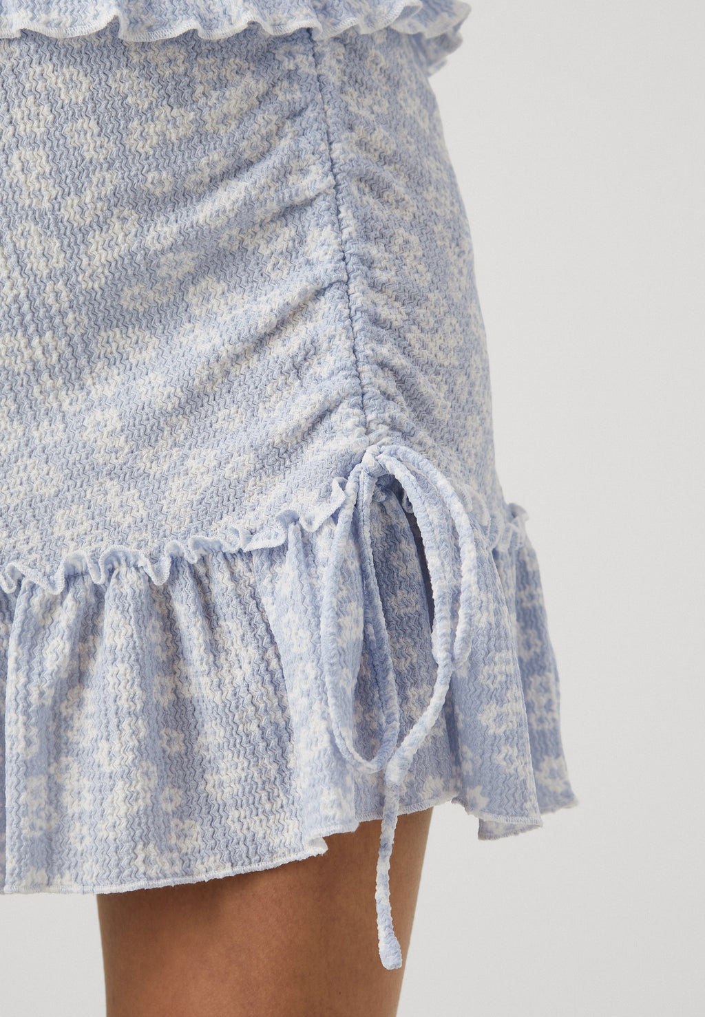 Gina Tricot RUCHED FRILL MINI SKIRT