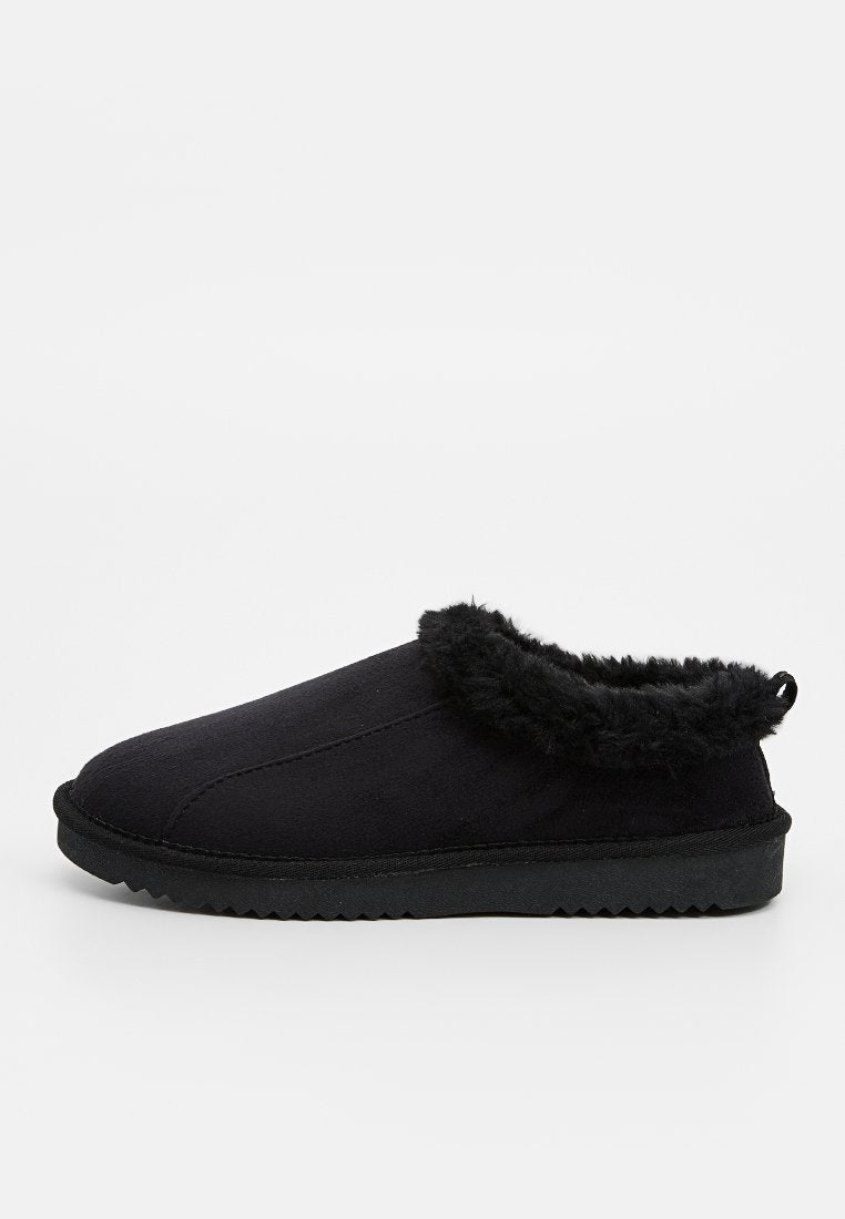 Schwarze Slipper aus weichem Stoff mit einem Kragen aus Kunstfell und einer strukturierten Gummisohle. Verfügt über ein flaches, rundes Zehendesign.