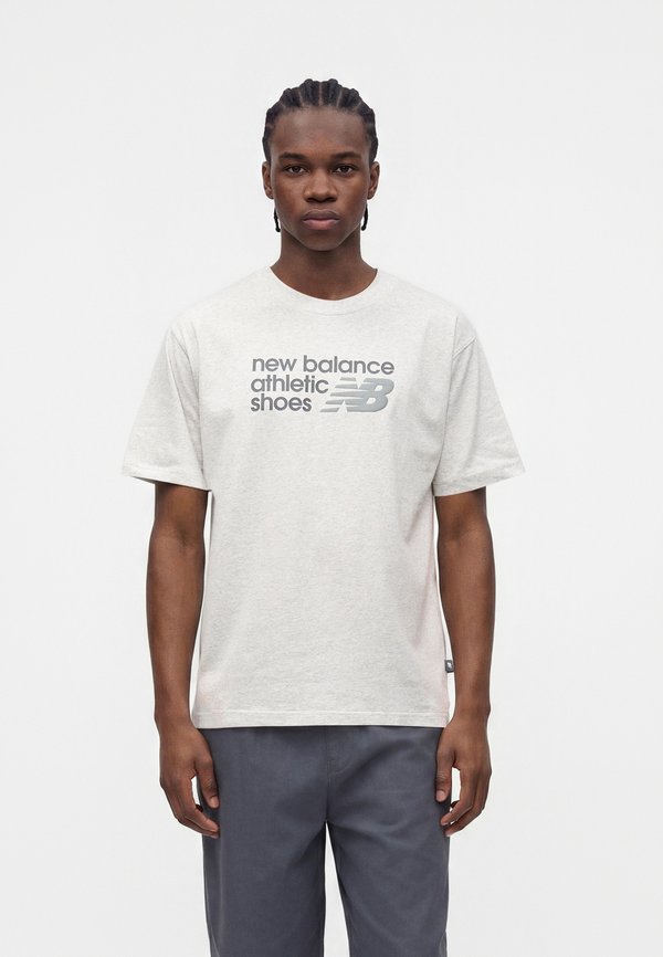 New Balance ATHLETICS PREMIUM RELAXED CHEST LOGO T-SHIRT - Print T-shirt - grey