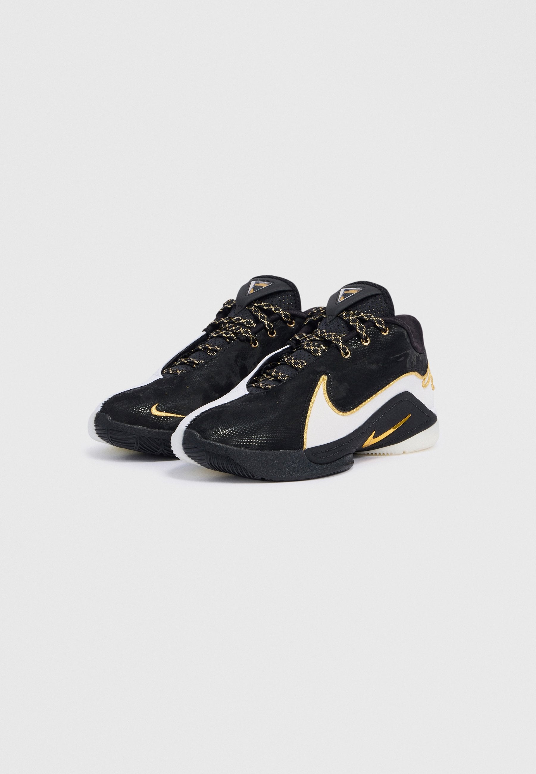 Nike Performance LEBRON XXII