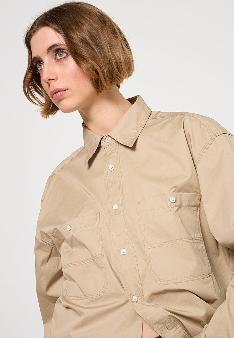 GANT OVERSIZED FIT