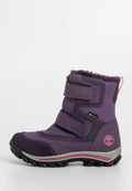 Lila Winterstiefel mit doppelten Klettverschlüssen, Fleece-Futter, robustem Profilsohle und pinkem Baum-Logo an der Ferse, entworfen für kaltes Wetter.