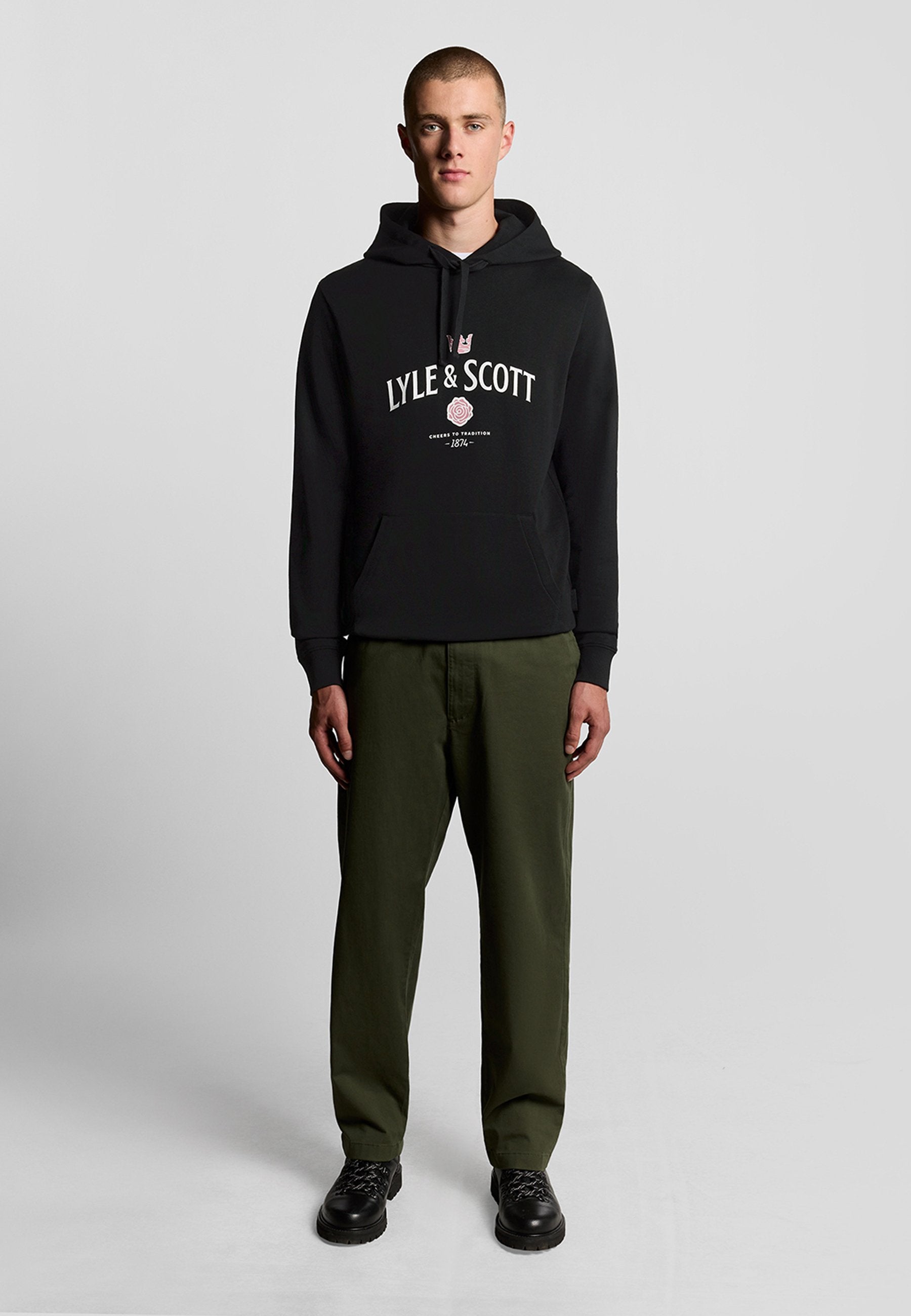 Lyle & Scott MID LAYERS CHEERS TO TRADITION GRAPHIC