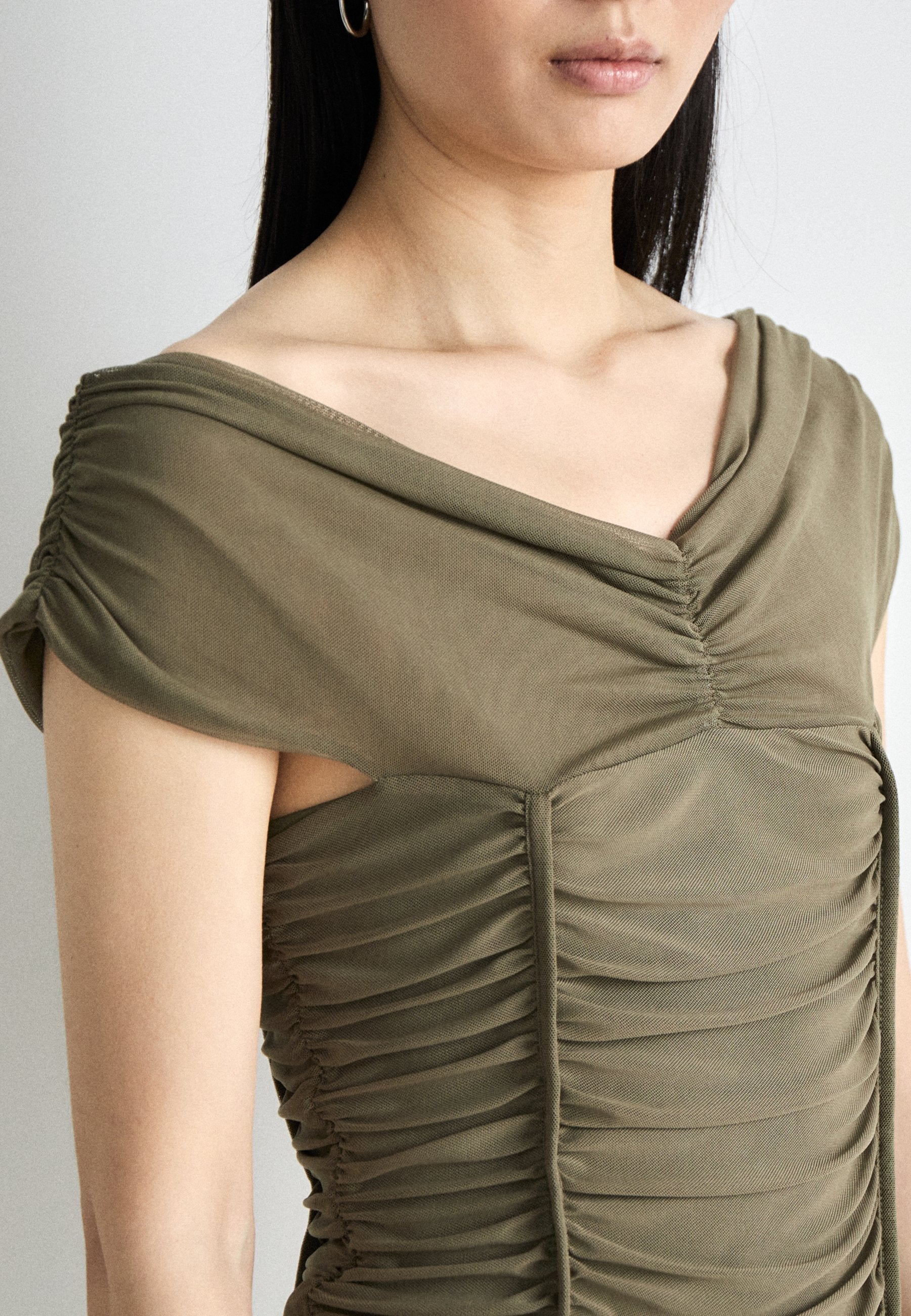 Gestuz OFF SHOULDER