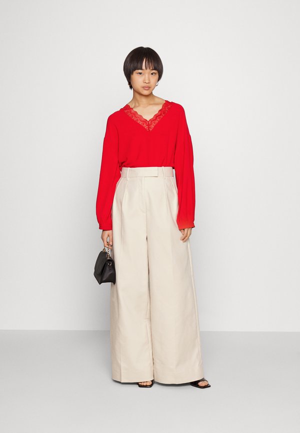 Vero Moda Petite VMLYRA V-NECK