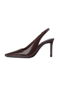 Braune Leder Slingback-Pumps mit spitzer Zehenpartie, glatter Textur und dünnem Absatz. Mit einem Ausschnittdesign an den Seiten.