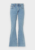 Hellblaue, ausgestellte Jeans aus Denim mit hoher Taille, ausgestattet mit einem vorderen Knopfverschluss, fünf Taschen und dezenten Waschungen an den Oberschenkeln.