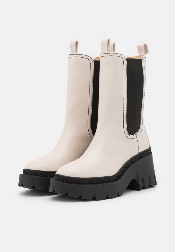 COACH ALEXA BOOTIE