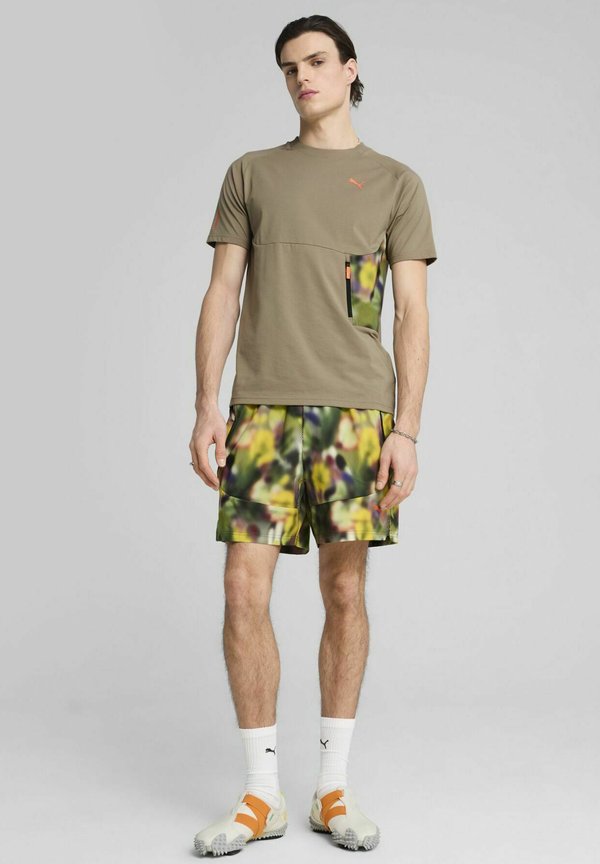 Puma HOOPS TECH GRAPHIC - Sports T-shirt - velvet moss