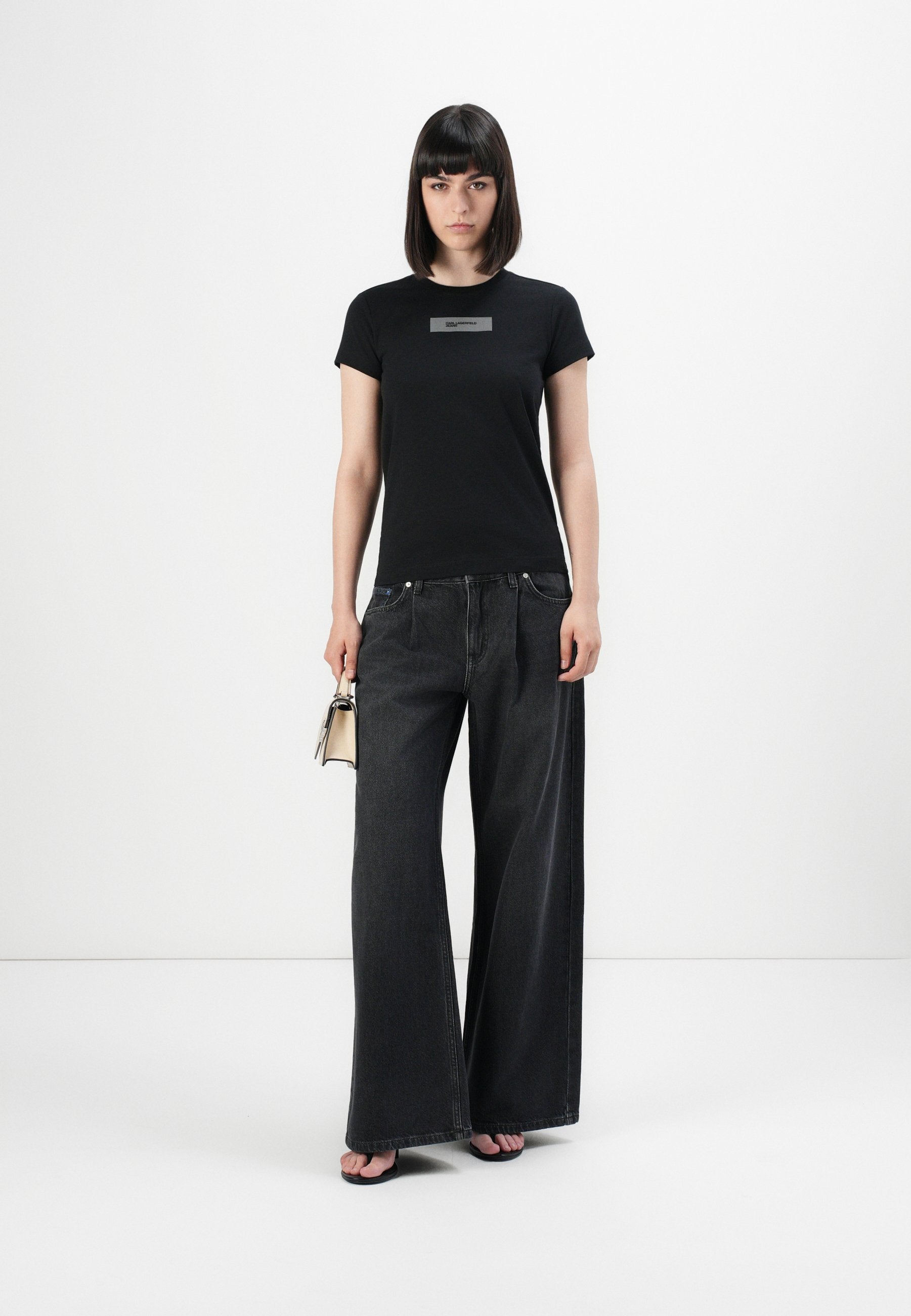 LOW-RISE WIDE LEG Media 2