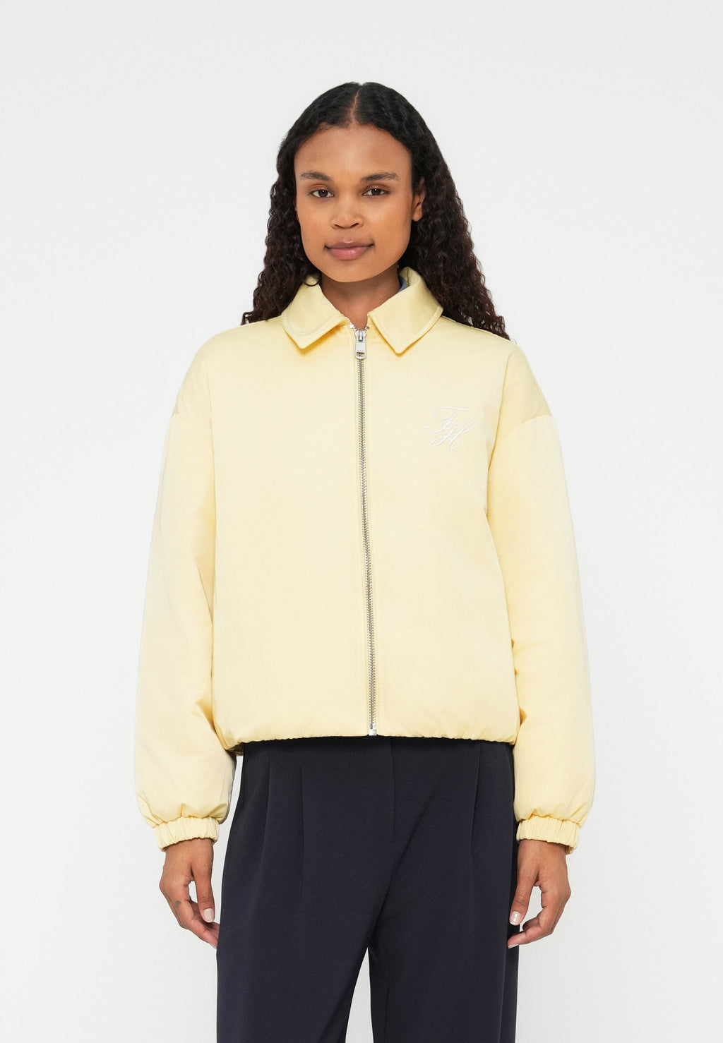 WATER REPELLENT SATIN RELAXED PADDED JACKET Media 3