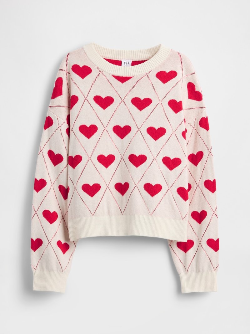 Cremefarbener Pullover mit roten Herzmustern, die in Rautenmuster angeordnet sind, mit gerippten Bündchen und Saum sowie einem Rundhalsausschnitt.
