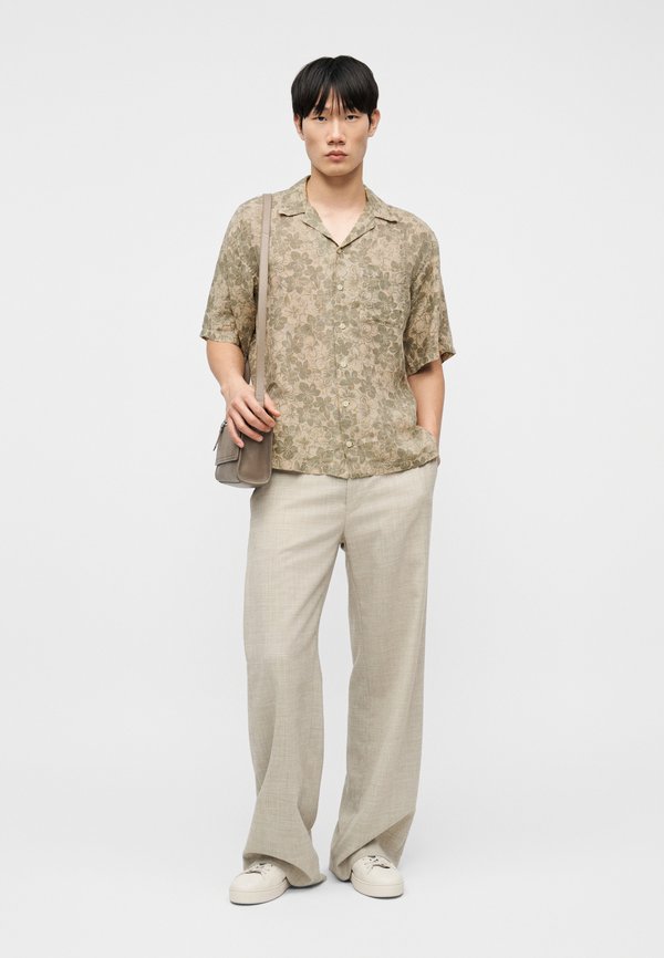 120% Lino SHORT SLEEVE MEN RELAXED FIT SHIRT