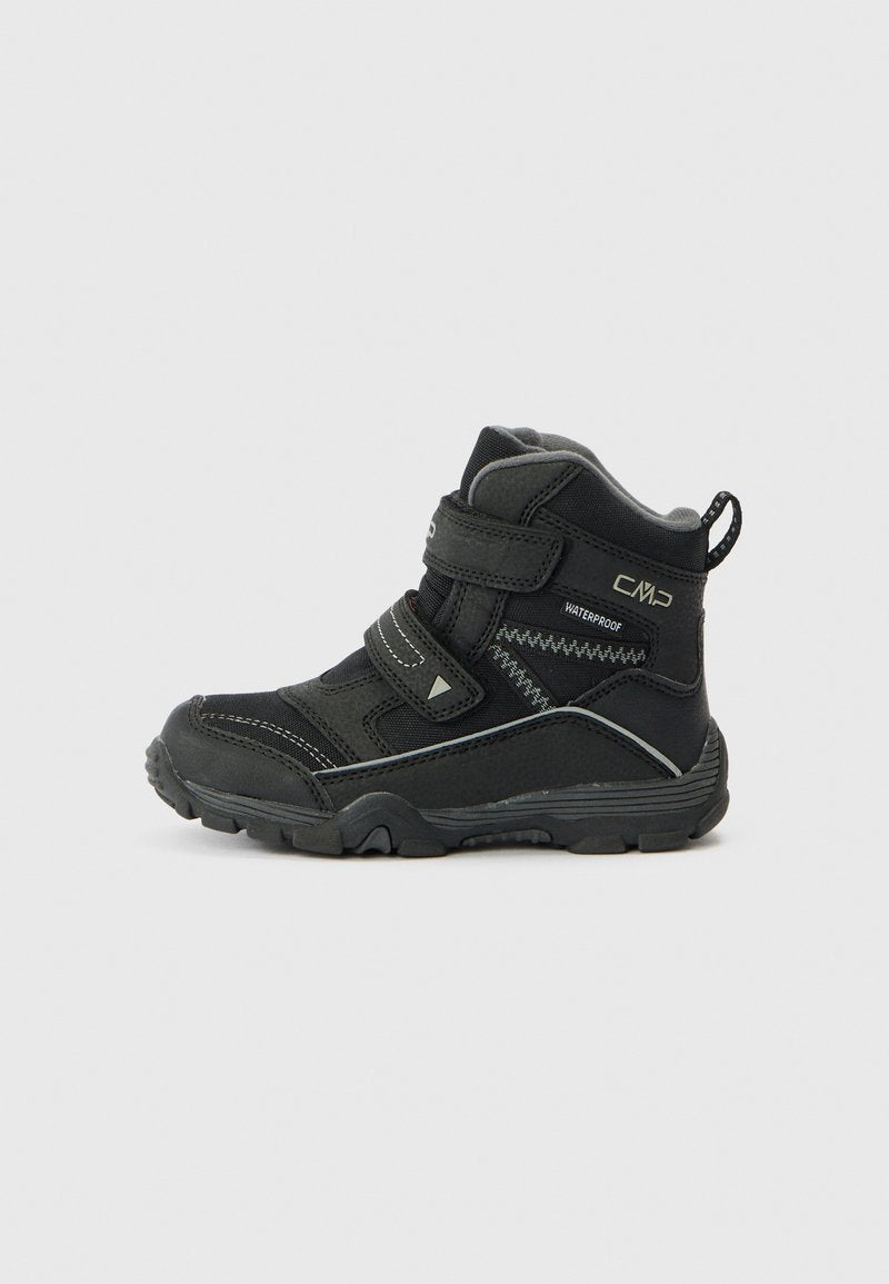 Schwarze wasserdichte Stiefel mit hohem Schaft, ausgestattet mit zwei verstellbaren Klettverschlüssen, strukturierten Oberflächen und einer klobigen Gummisohle.