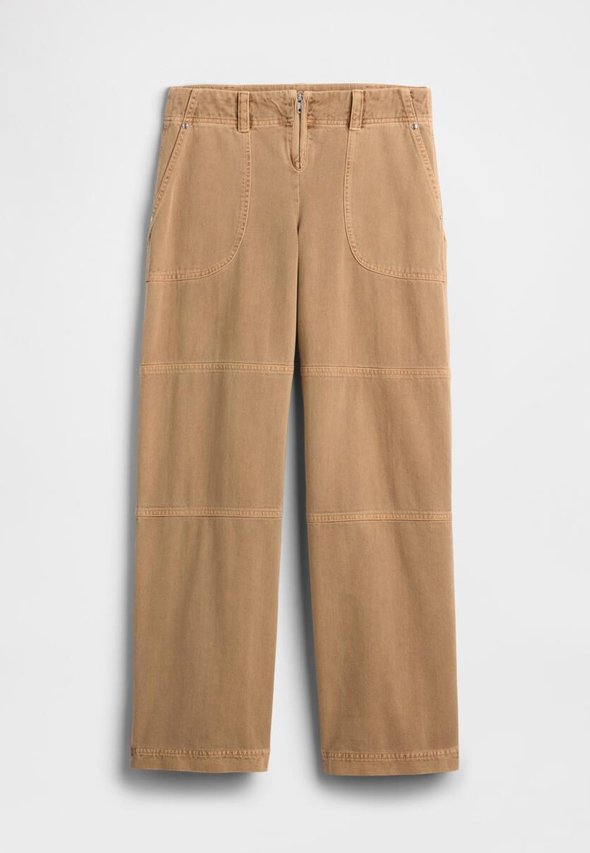 Beige Baumwollhosen mit geradem Bein, großen vorderen Taschen, Reißverschluss und horizontalen Nahtakzenten.