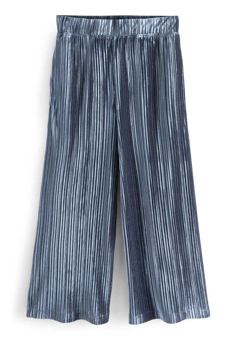 Samtweite Hosen in varying Schattierungen von Blau, mit vertikalen Falten und einem elastischen Bund für eine bequeme Passform.