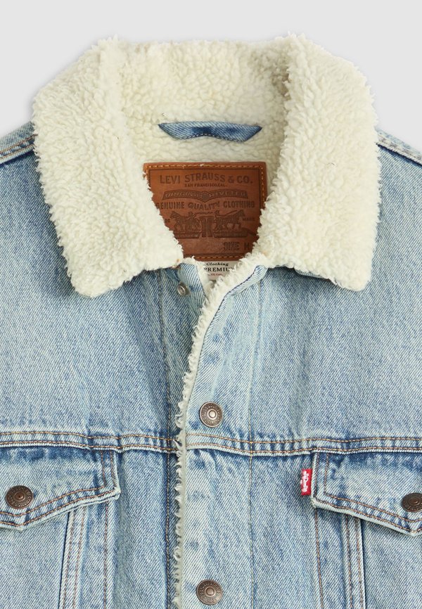 Levi's® RELAXED FIT